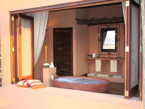Okahirongo Elephant Lodge - Bathroom 